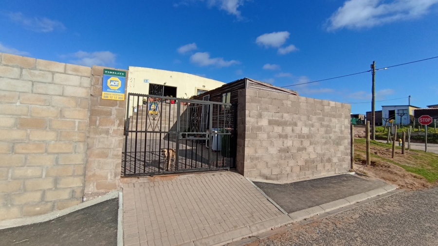 2 Bedroom Property for Sale in Louwville Western Cape